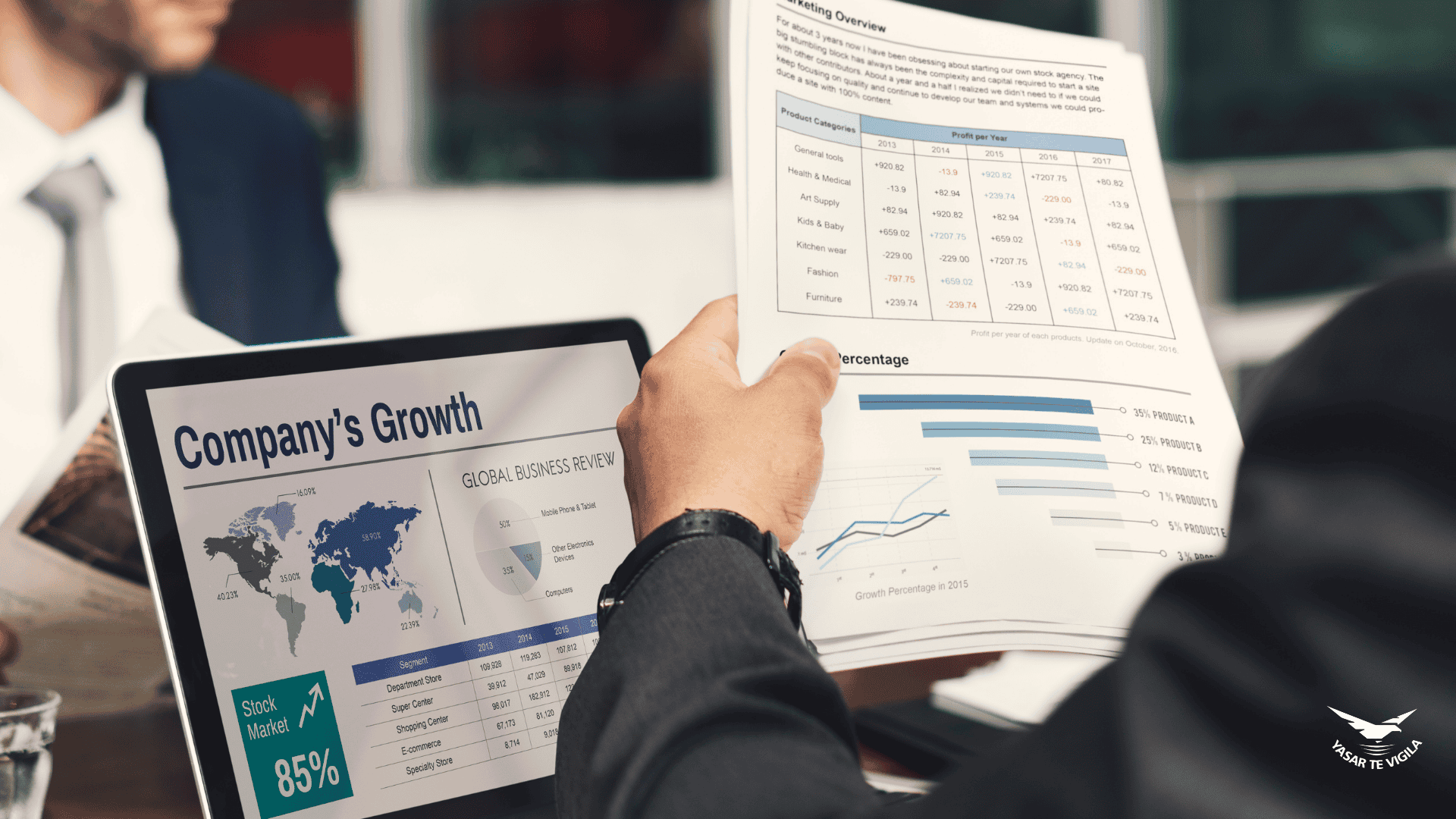 Informe de crecimiento empresarial y análisis de datos globales en geopolítica